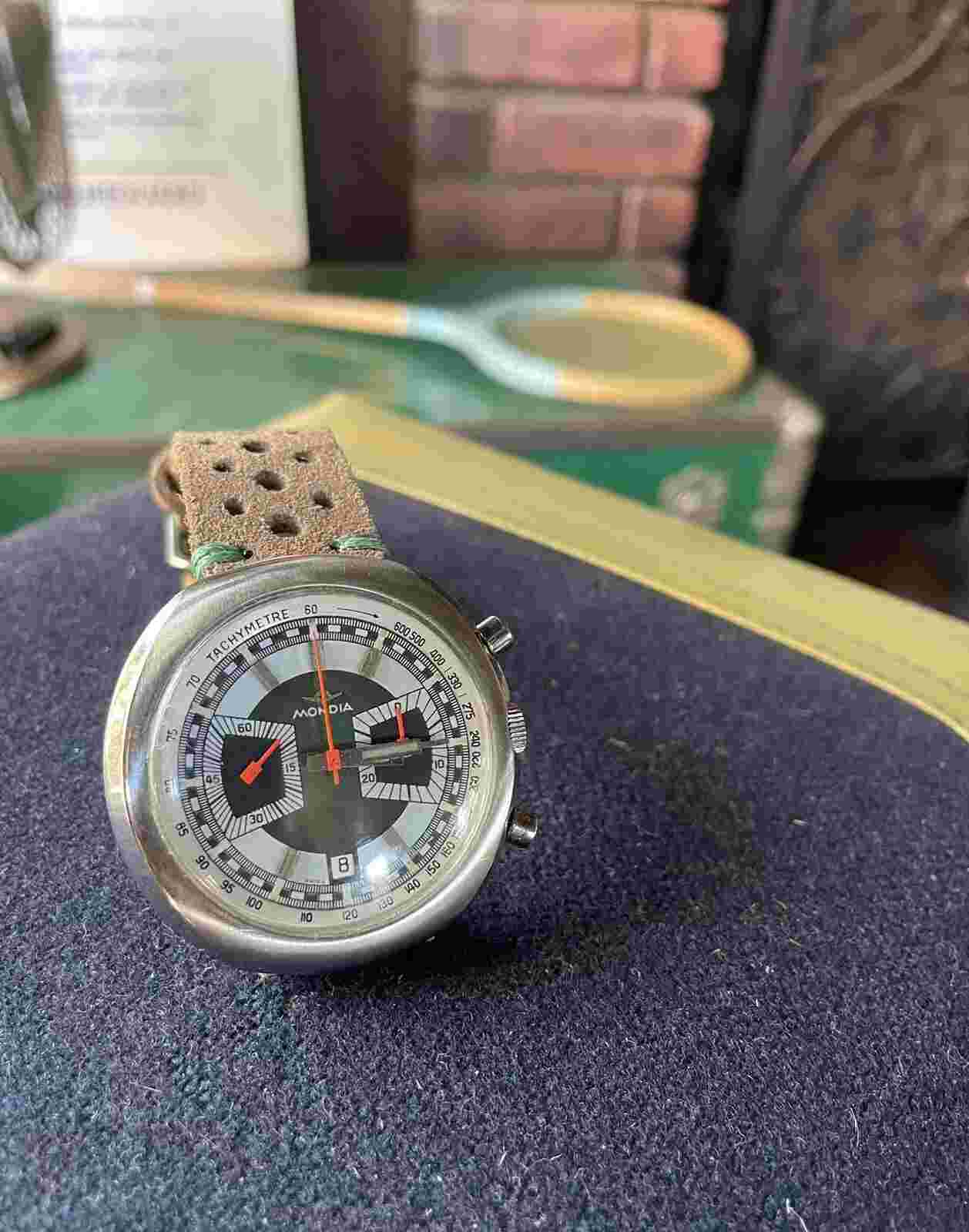 Vintage MONDIA By ZENITH Moonlander Rally Chronograph. Swiss. Valjoux 7734.