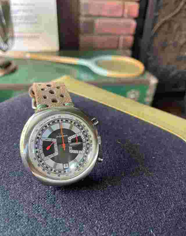 Vintage MONDIA By ZENITH Moonlander Rally Chronograph. Swiss. Valjoux 7734.