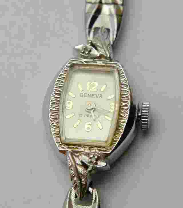 VINTAGE GENEVA 17 JEWELS LADIES MECHANICAL WATCH