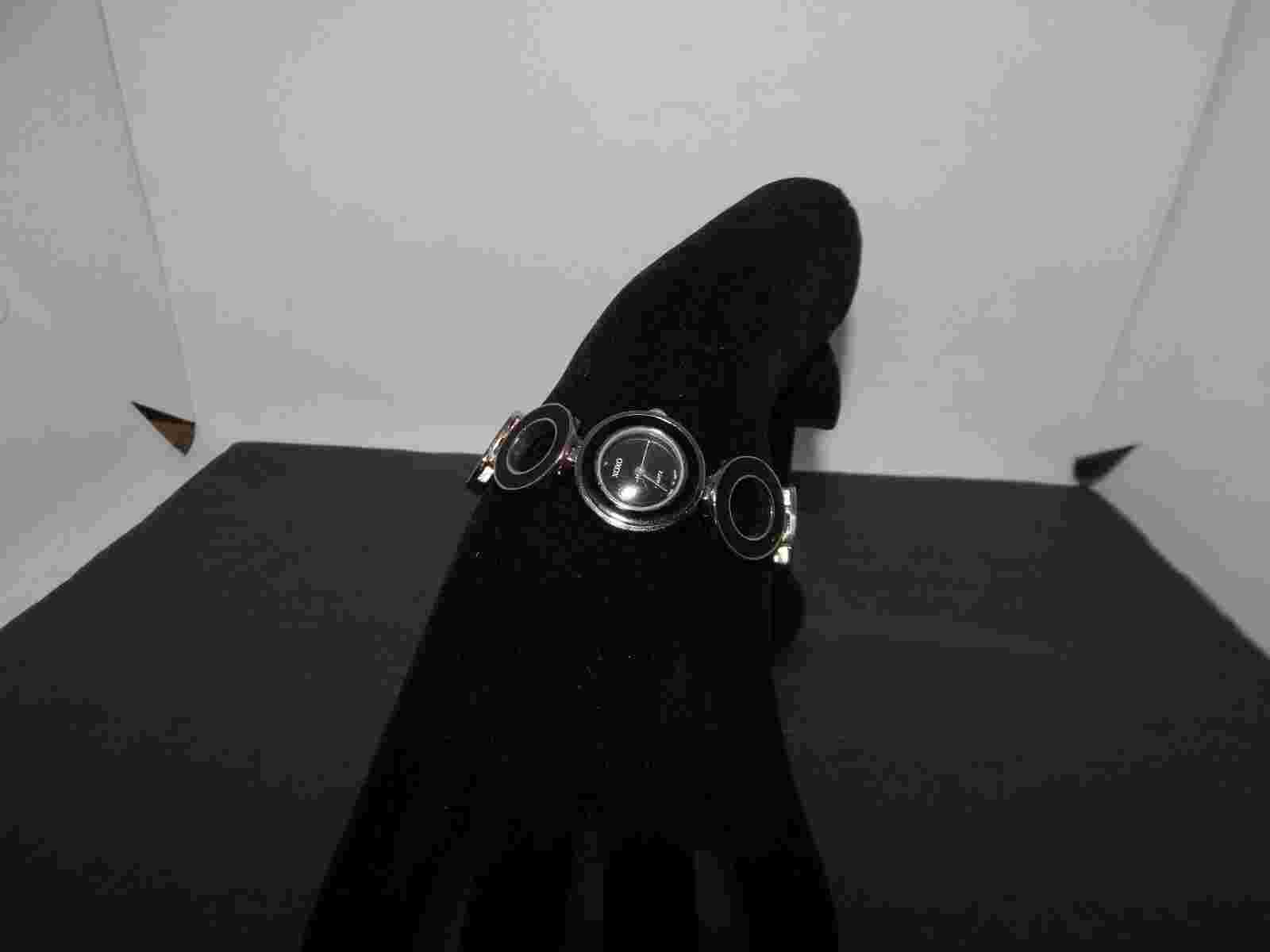 Xoxo Analog Wristwatch with Quartz Movement