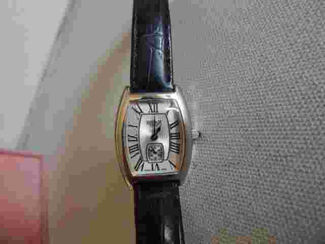 PREOWNED WOMENS ELINI DOLCE SWISS MADE WATCH LEATHER BAND W/ BOX & PAPERS