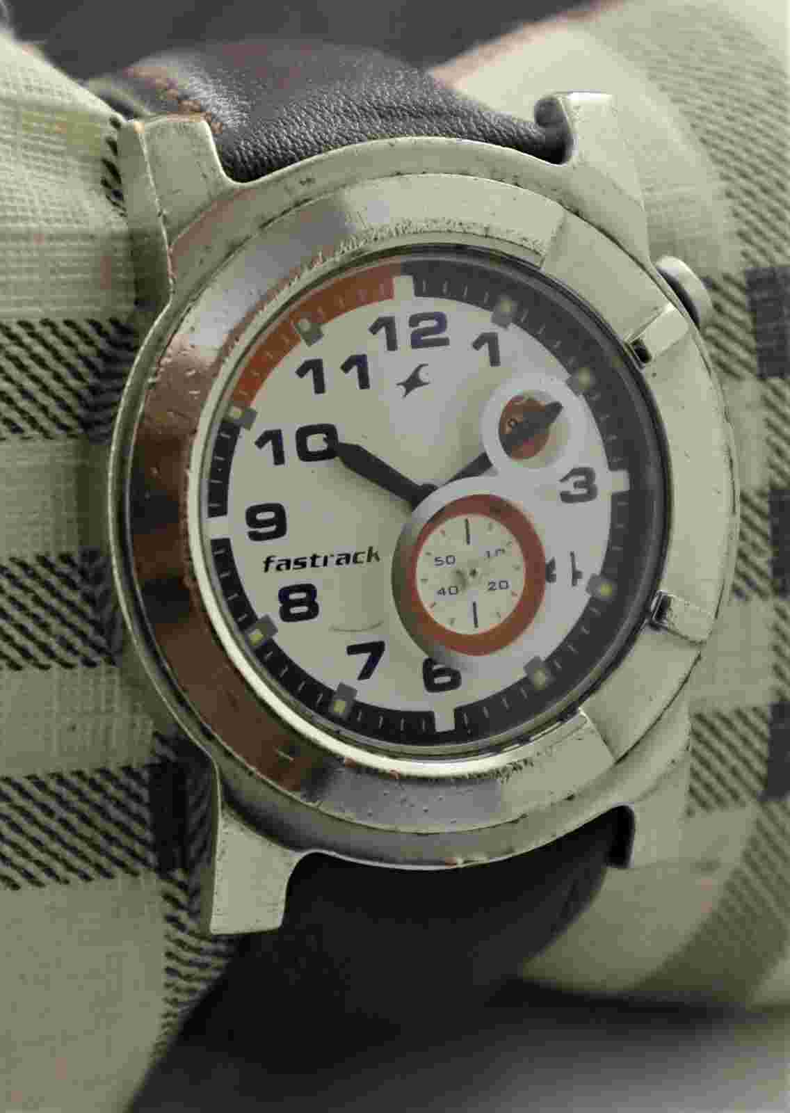 Casual Fastrack Men Sub-Second White Dial with Date Leather Band Quartz Watch