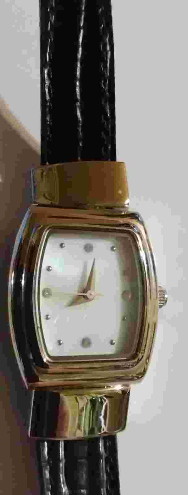 Mary Kay watch, pearl color face dial, leather band, new battery running