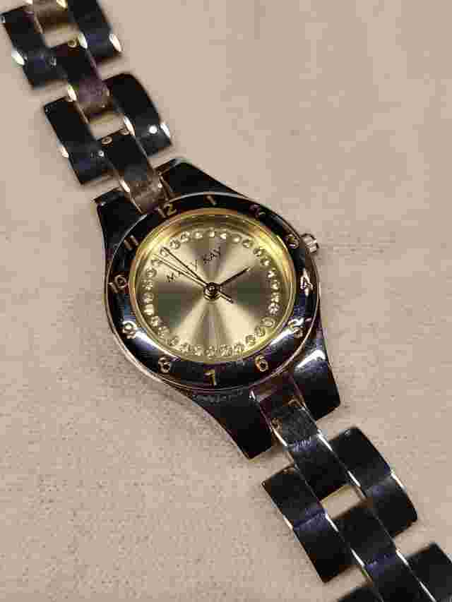 Vintage Mary Kay Ladies Silvertone Watch With Box