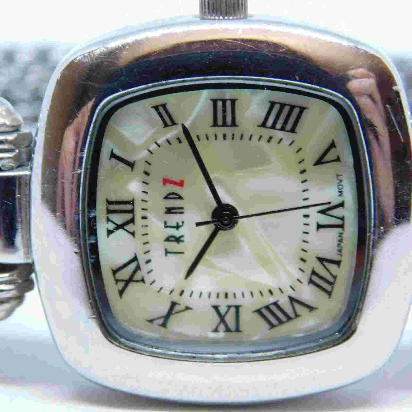 Trendz 1735 Silver Tone Quartz Analog Ladies Watch Sz. 6"