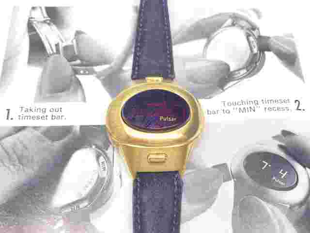 beautiful vintage pulsar led  month/date ladies wristwatch