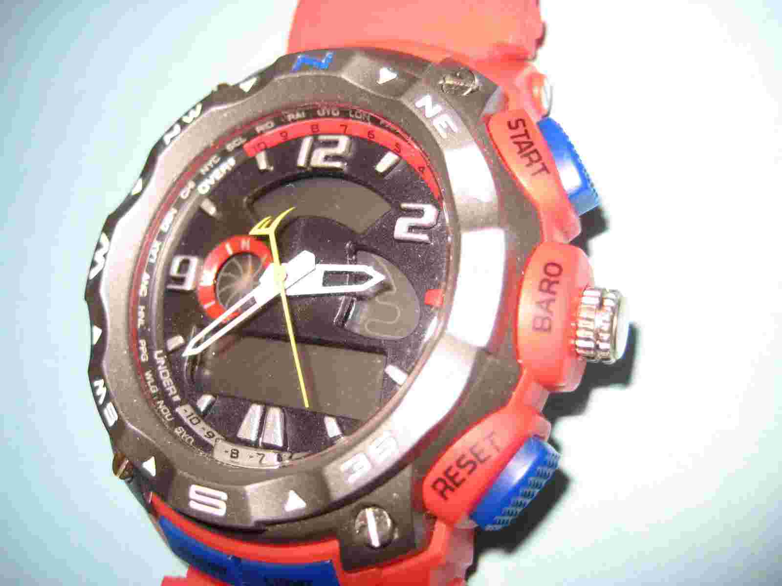EVERLAST MEN'S SPORT WATCH ORANGE W/ BLACK DIAL.....NOT WORKING....NEEDS BATTERY