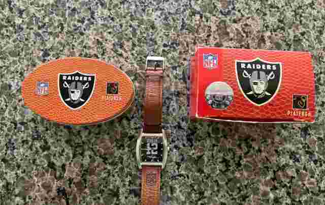 VINTAGE KEN STABLER "SNAKE" OAKLAND RAIDERS NFL WATCH WITH COLLECTOR BOX