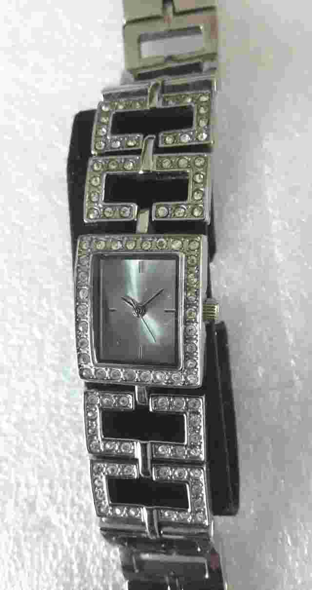 MARKS AND SPENCER Ladies Beautiful Quartz Watch With A Extra Link
