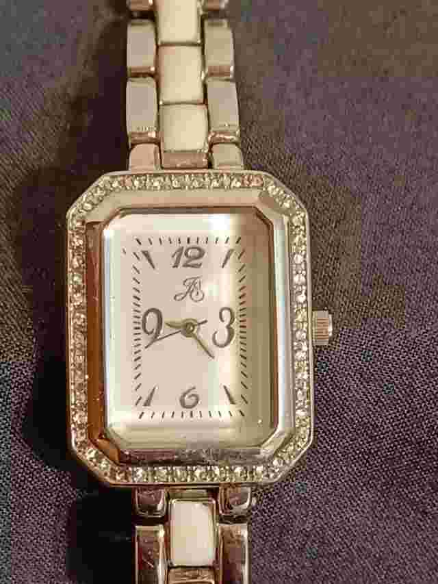 JS Ladies Fashion Quartz Watch Silver Tone Ivory Inlay Artificial Diamond Square