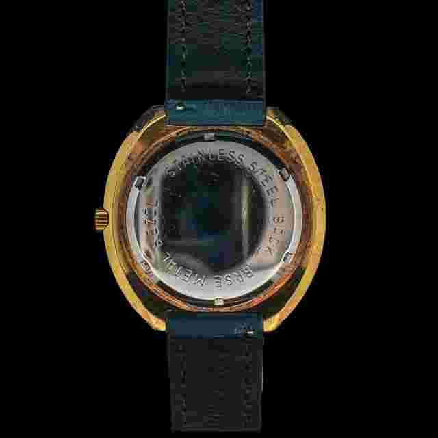 Helbros Invincible Hand Wind watch from 1970s RUNNING