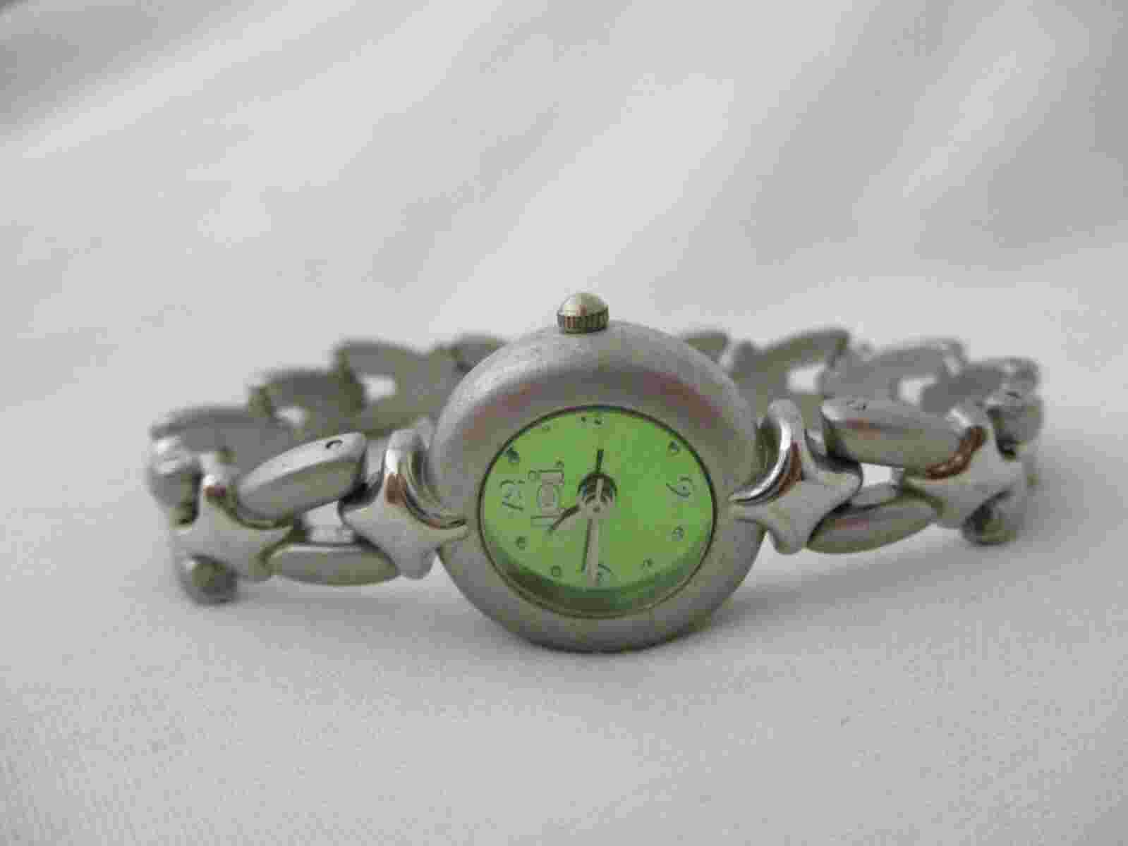 l.e.i. Green & Silver Toned Women's Classy Bracelet Wristwatch