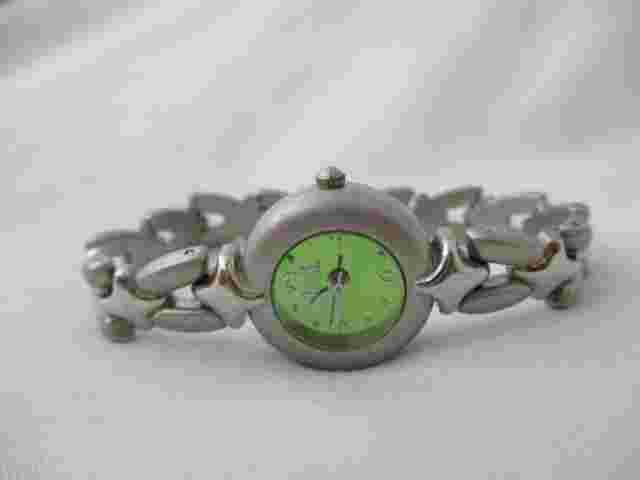 l.e.i. Green & Silver Toned Women's Classy Bracelet Wristwatch