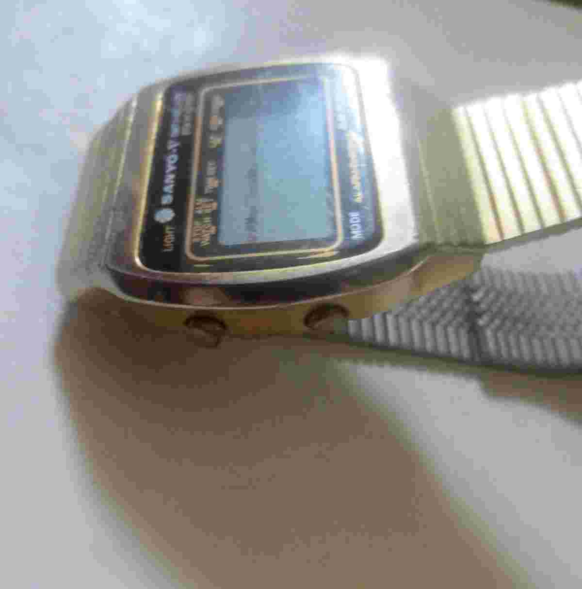 Vintage Sanyo V Alarm Chronograph Digital Goldtone Watch