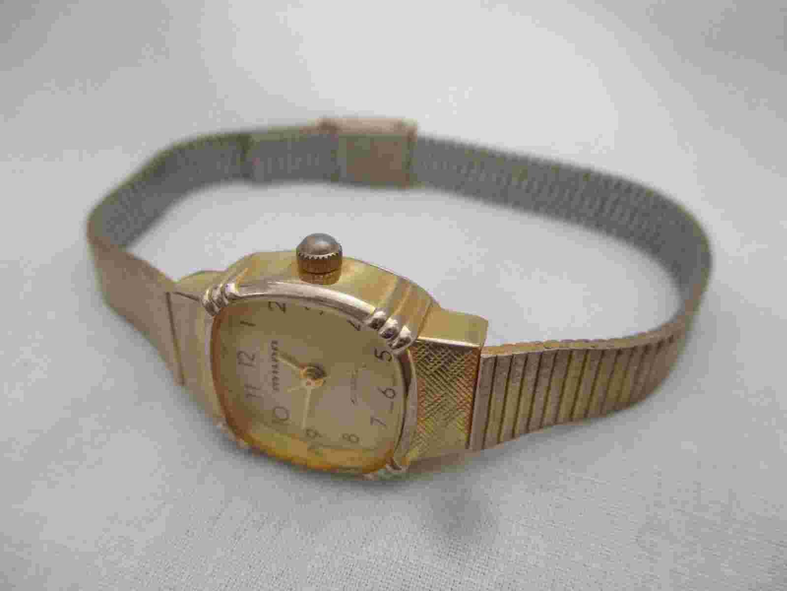 Milan Analog Wristwatch with Quartz Movement