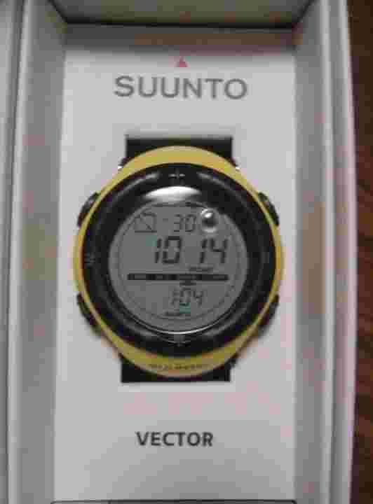 Suunto Vector SS004759600 Altimeter Barometer Compass Watch Yellow White Dial