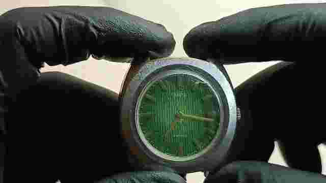 Mens vintage mechanical wristwatch Zarya ЗАРЯ 2209 of the USSR 17J not work