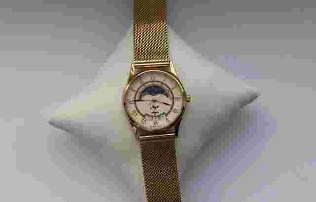 Quartz watch LUCH with Real Moon Phases Calendar, Moonphase watch USSR