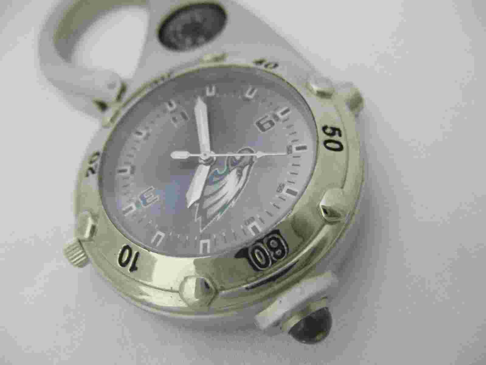 NFL Eagles Men's Silver Toned Keychain Clip On Watch Analog