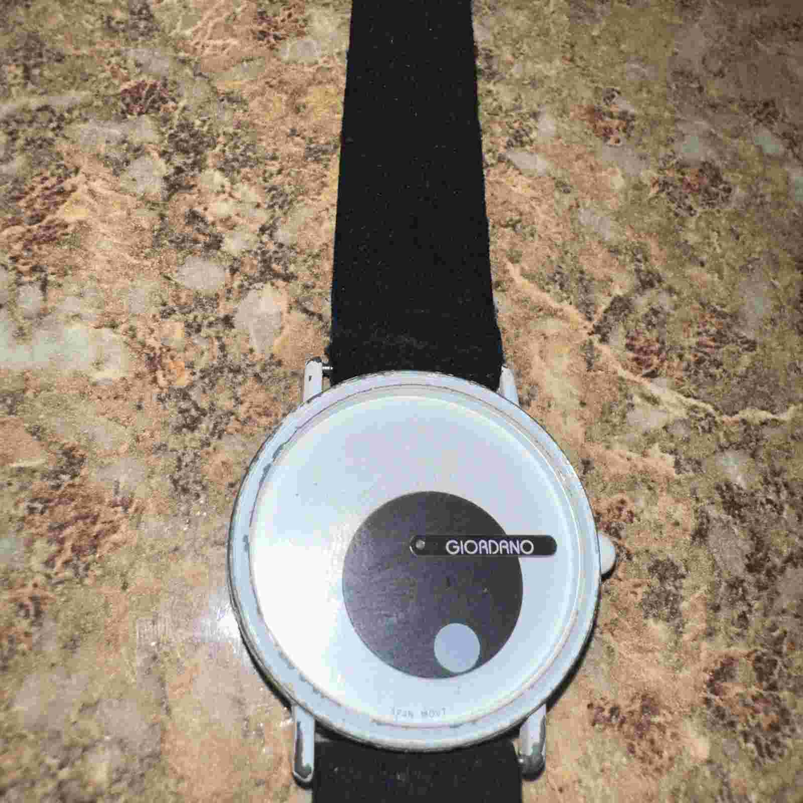 Giordano Black & White Waltham Made In Hong Kong Watch Needs Battery