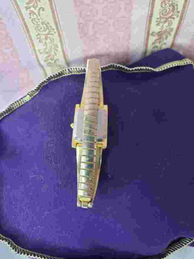 Jaclyn Smith JS3190 Gold Tone Quartz Analog Women's Watch Sz. 6 1/4" *Not Tested