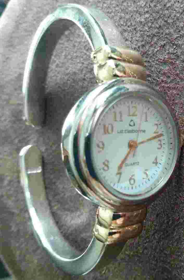 Pre-owned Liz Claiborne Quartz Rose Gold Tone Watch Mother of Pearl Face LC1194