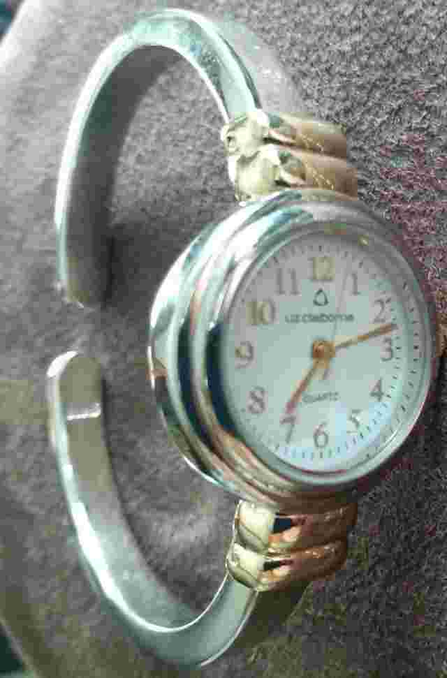 Pre-owned Liz Claiborne Quartz Rose Gold Tone Watch Mother of Pearl Face LC1194