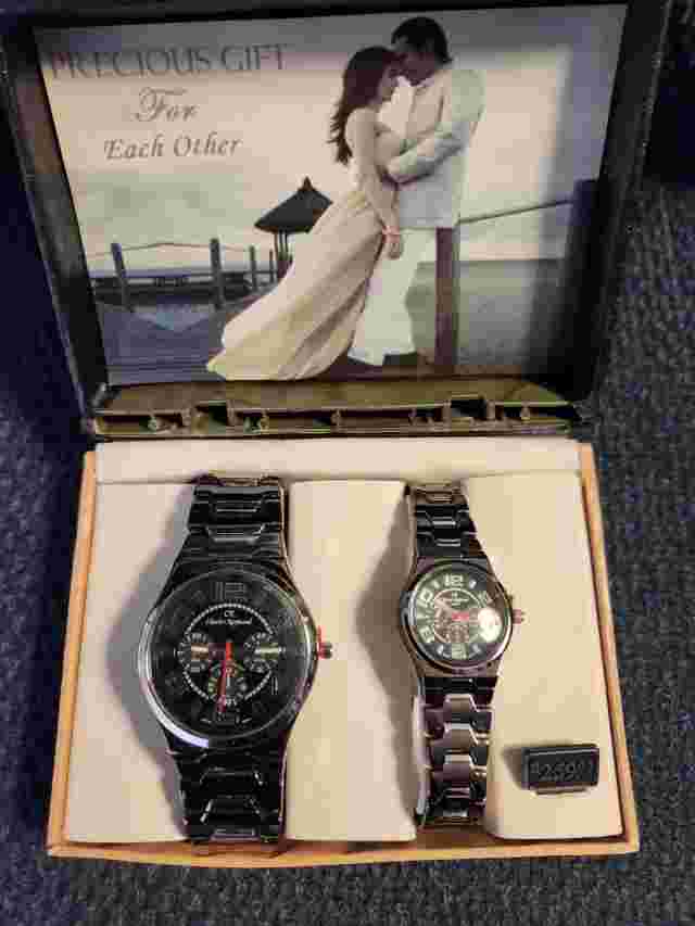 Vintage Charles Raymond New York His@Hers Black and Silver Watch Set V1241j50