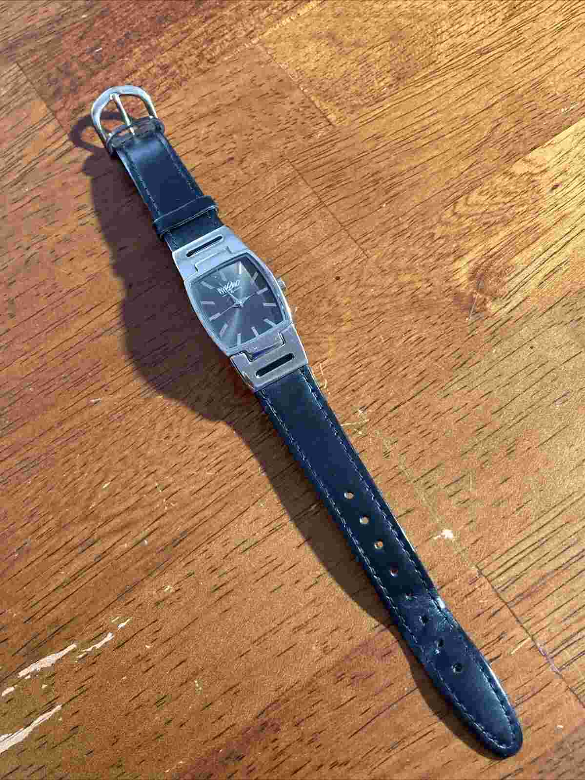 Vintage Mossimo Womans Watch MM90226 Stainless Case Leather Band Works w New Bat