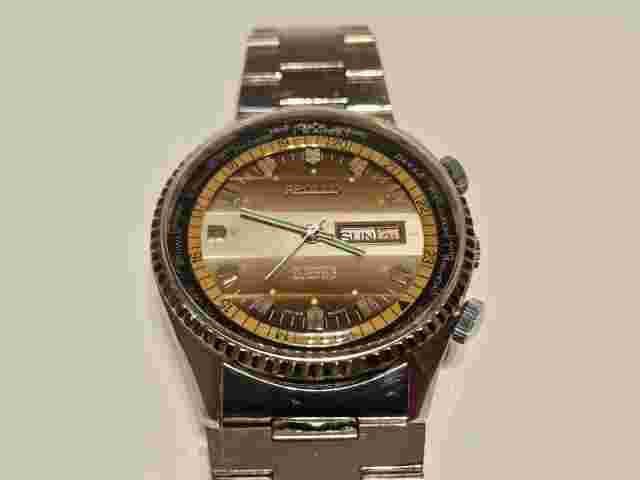 VINTAGE VERY RARE COLLECTIBLE WORLD TIME SPORT MEN'S AUTOMATIC WATCH "APOLLO"