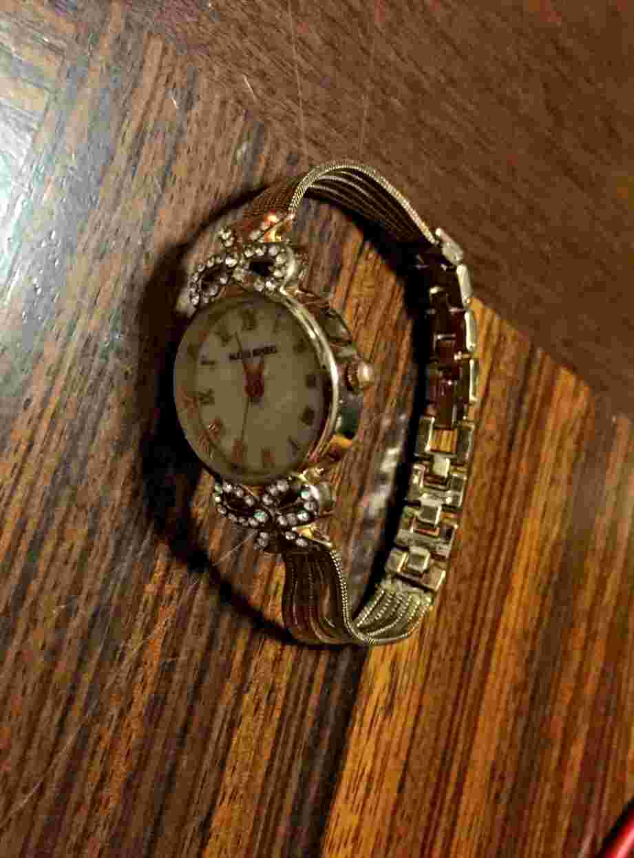 Vintage Alexis Bendel Ladies Analog Rosegold Tone Watch 1 In 2823