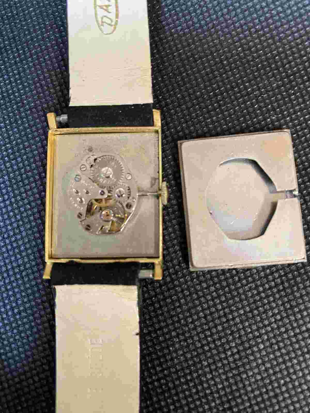 BILL BLASS  US Stamp Watch 17 Jewels; Suede Band; Goldtone Case