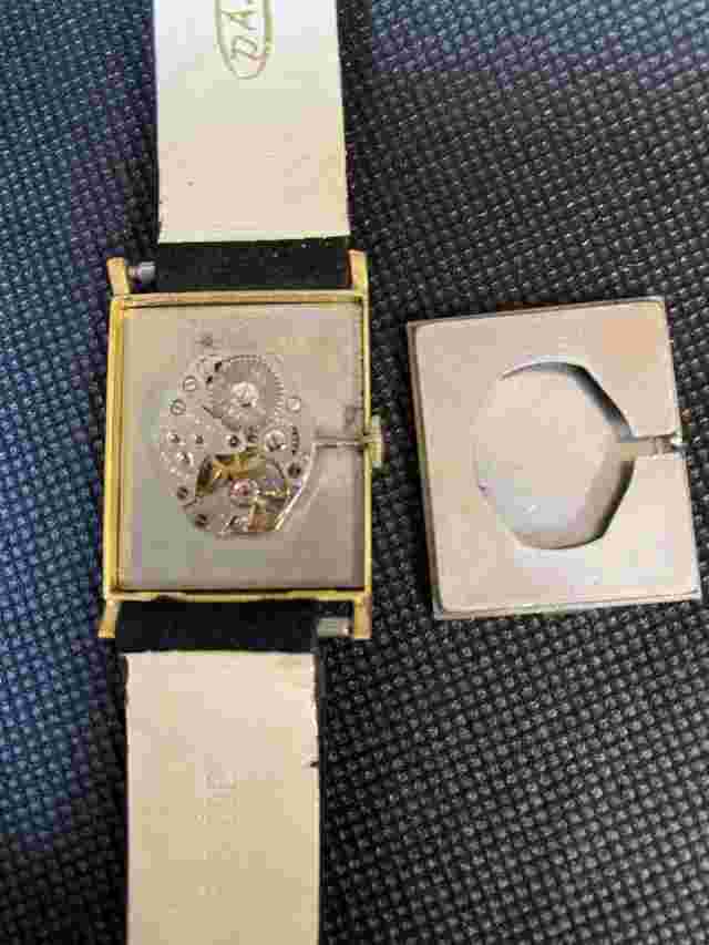 BILL BLASS  US Stamp Watch 17 Jewels; Suede Band; Goldtone Case