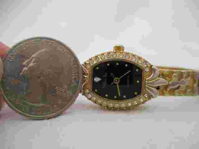 Willow Bay Women's Gold Toned Bracelet Band Analog Watch *Working*