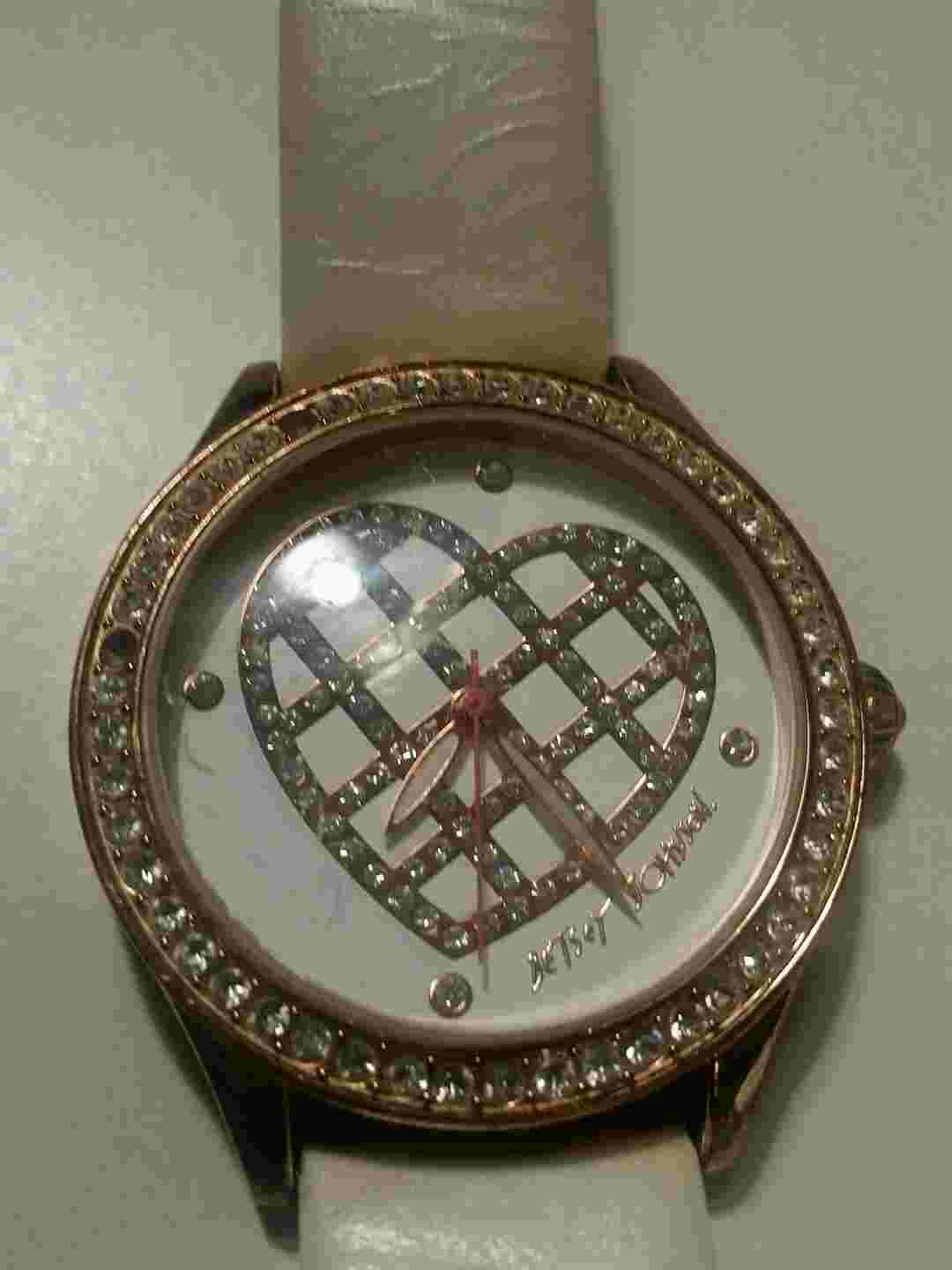 besty johnson blibg heart watch