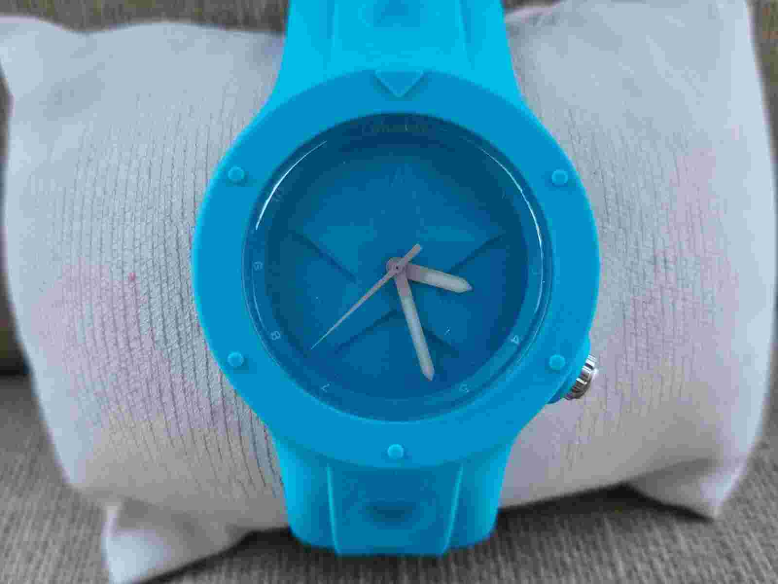 Converse Unisex Wristwatch Blue Rubber Sport Band Analog Quartz Wrist Watch NWT