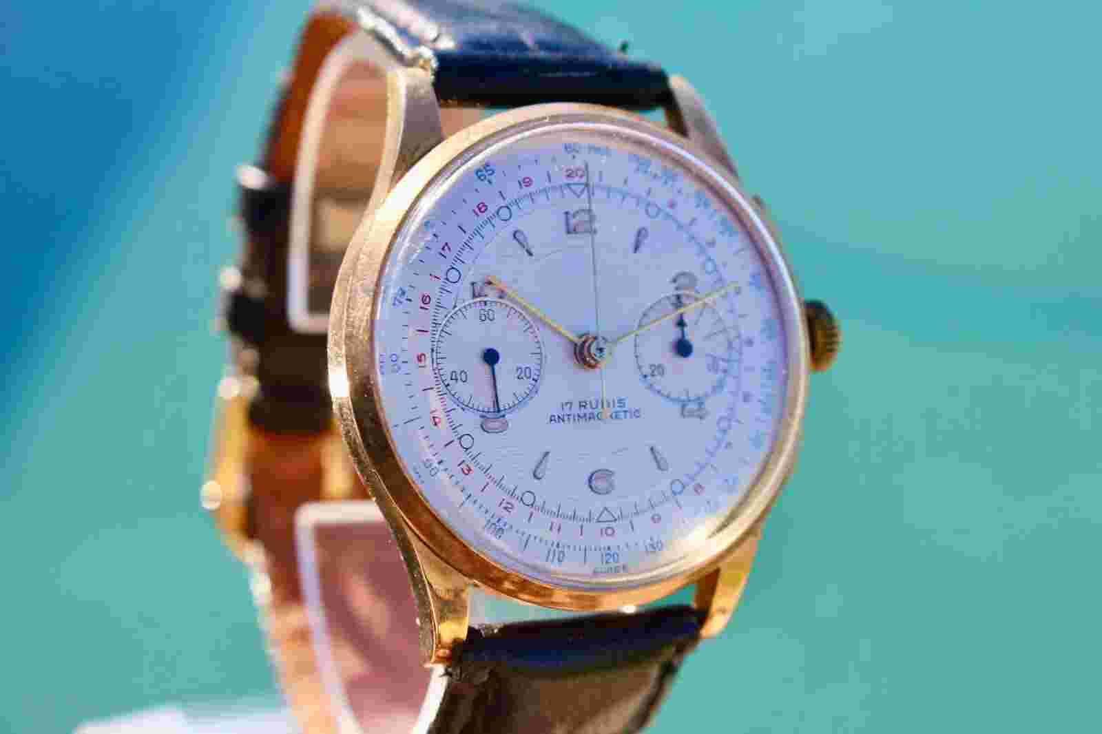 JUMBO Nr NOS VINTAGE 18K SOLID GOLD CHRONOGRAPH SUISSE WATCH STUNNING WHITE DIAL