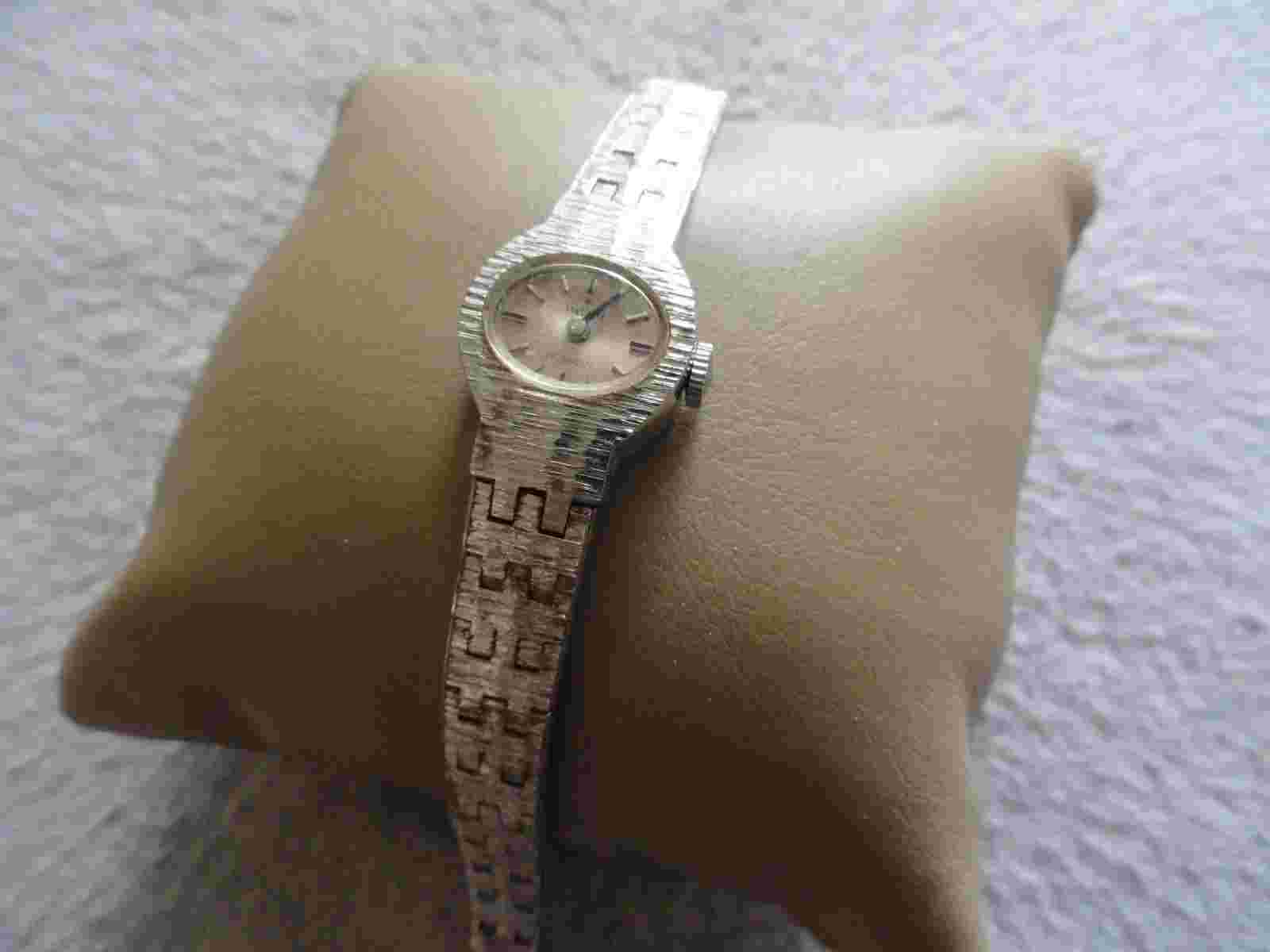 Wind Up Vintage Stellaris 17 Jewels Ladies Watch