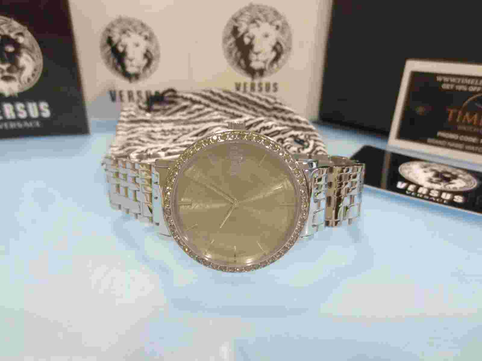 Versus by Versace Women's S24020016 MANHASSET Swavorski Crystals Silver Watch