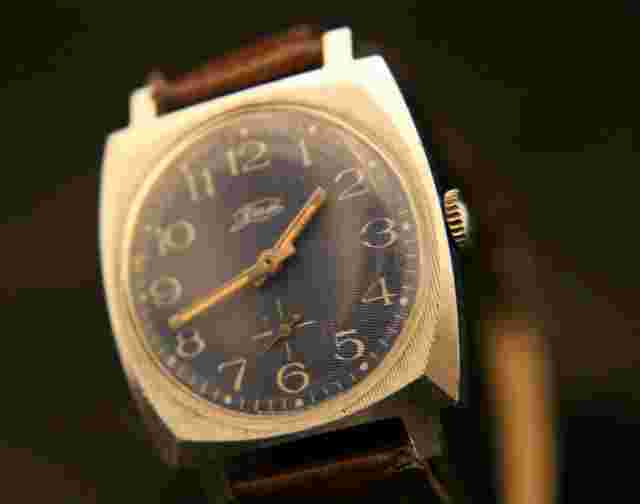 Rare vintage 1980's USSR, 15 jewel Pobeda ZIM  manual wind wristwatch serviced!