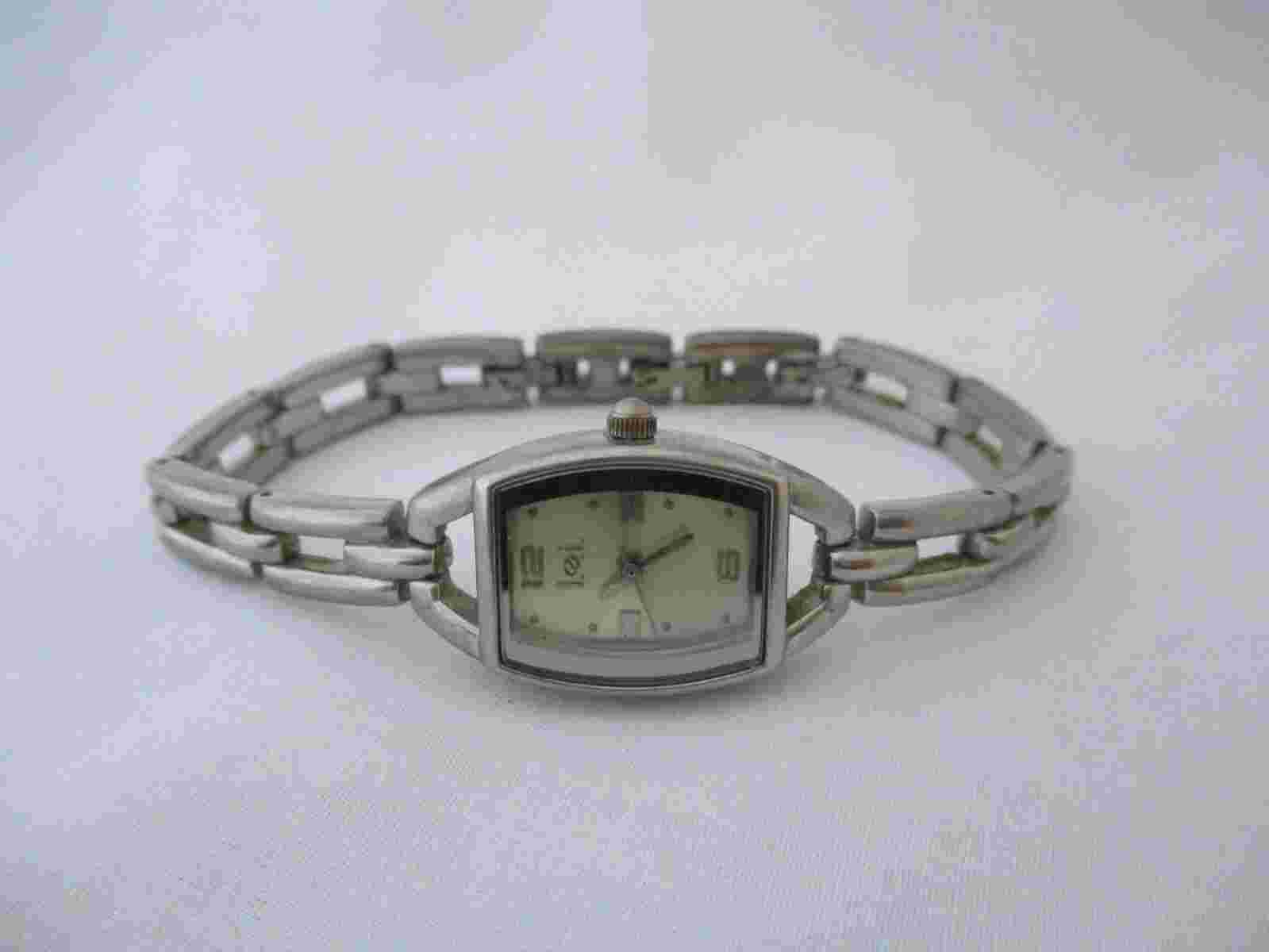 L.E.I. Ladies Silver Toned Analog Metal Band Watch