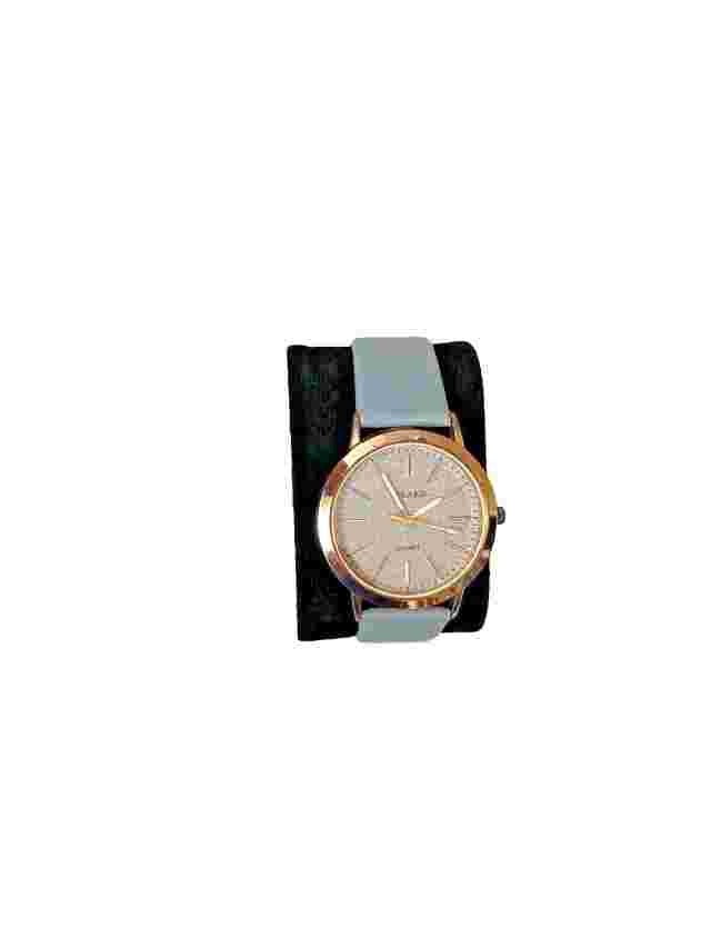 Yolako Classic Style Leather Band Analog Watch New Battery Works Great