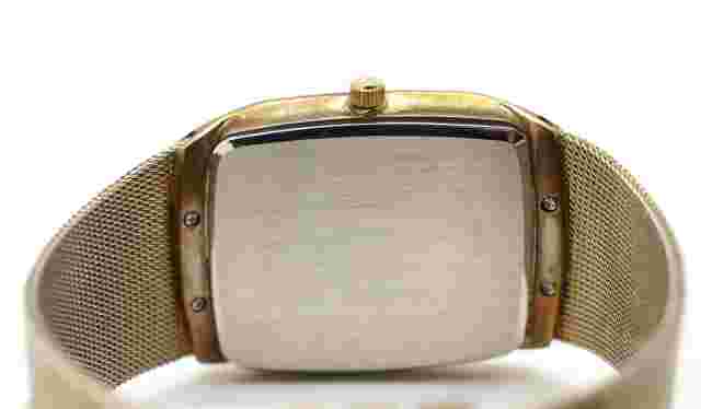 Van Heusen VAN8296 Gold Tone Men's Watch NEEDS Battery