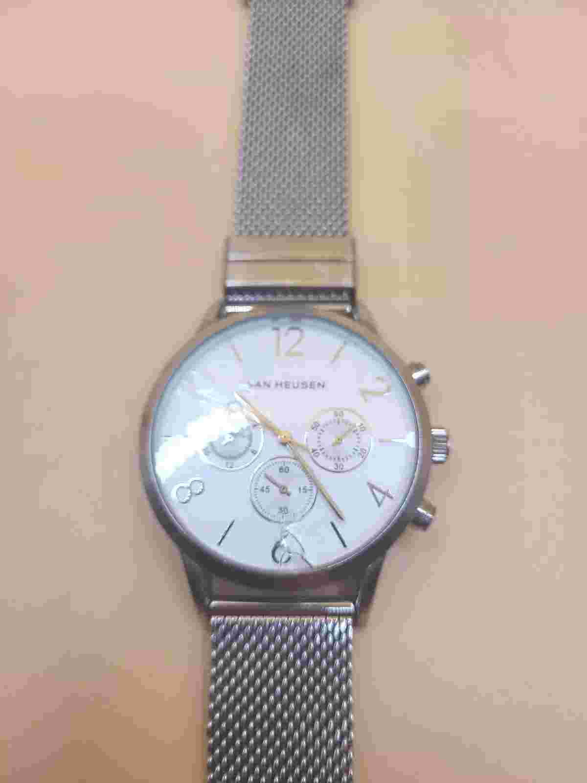 Van Heusen Silver Tone Dial Round Case Stainless Steel UNTESTED PARTS OR REPAIR