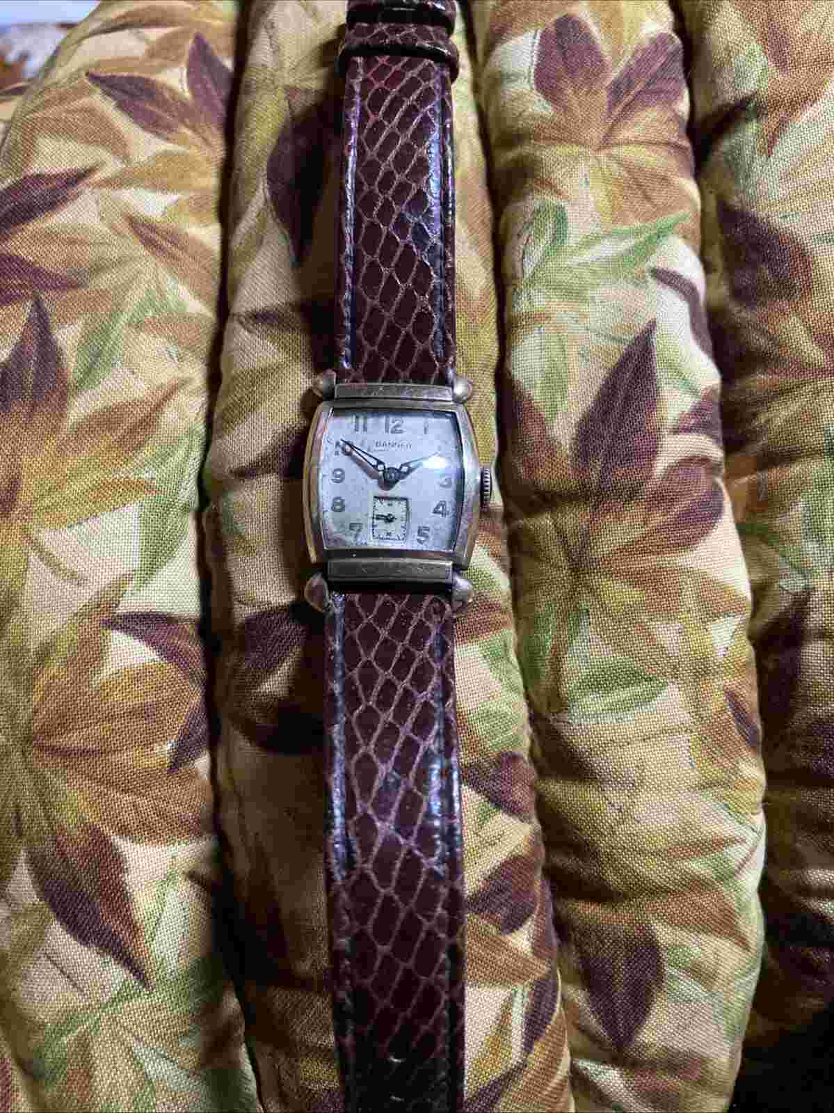 1940'S BANNER MANUAL WIND SWISS TANK MEN'S WRIST WATCH RUNNING