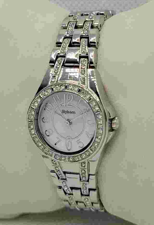 Ladies Style & Co Elegant Round Silver Tone Link Bracelet Analog Watch I2