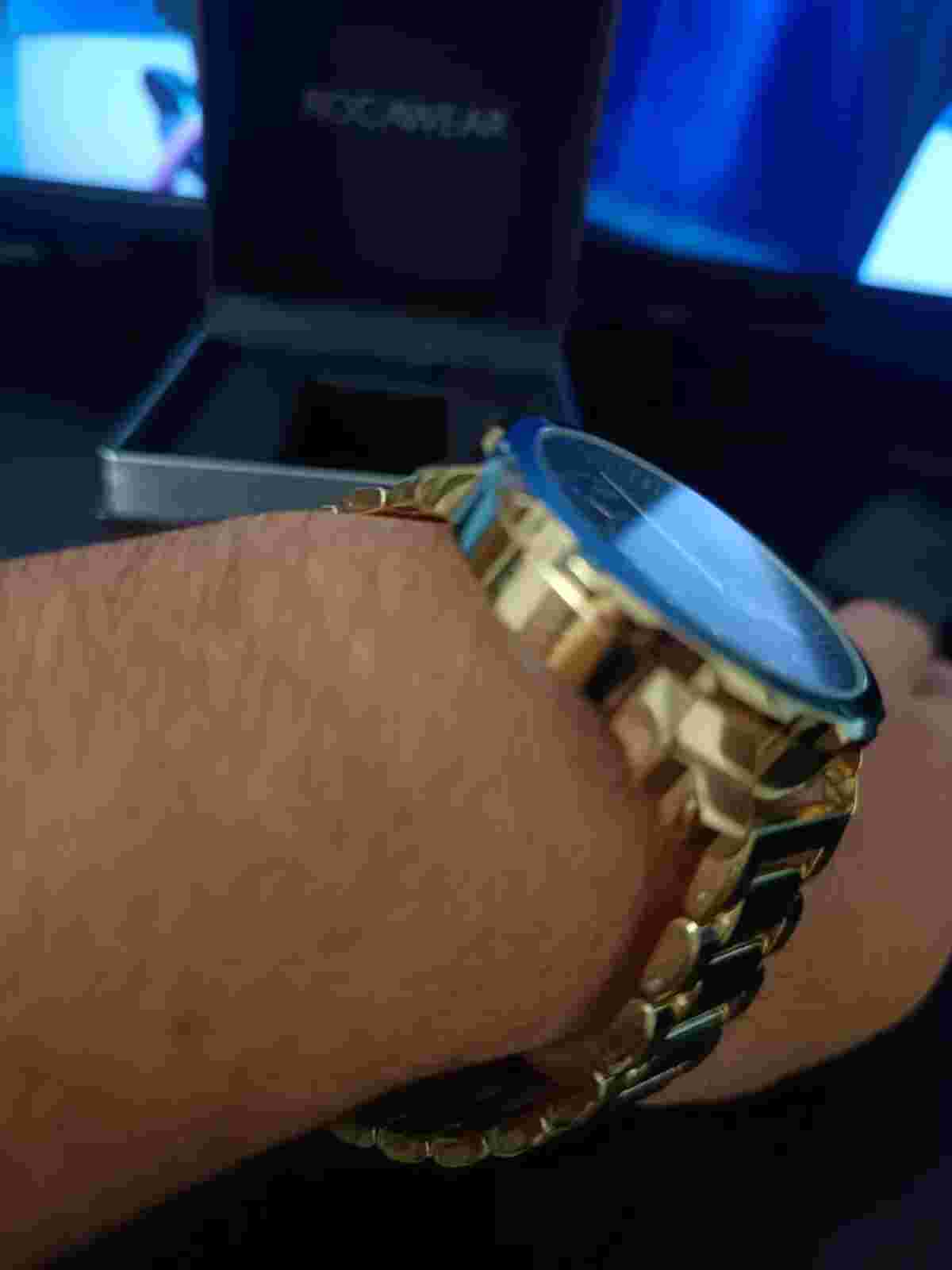 Stunning Rocawear RM3270 Gold mens Fashion watch, Big Size & head turner!