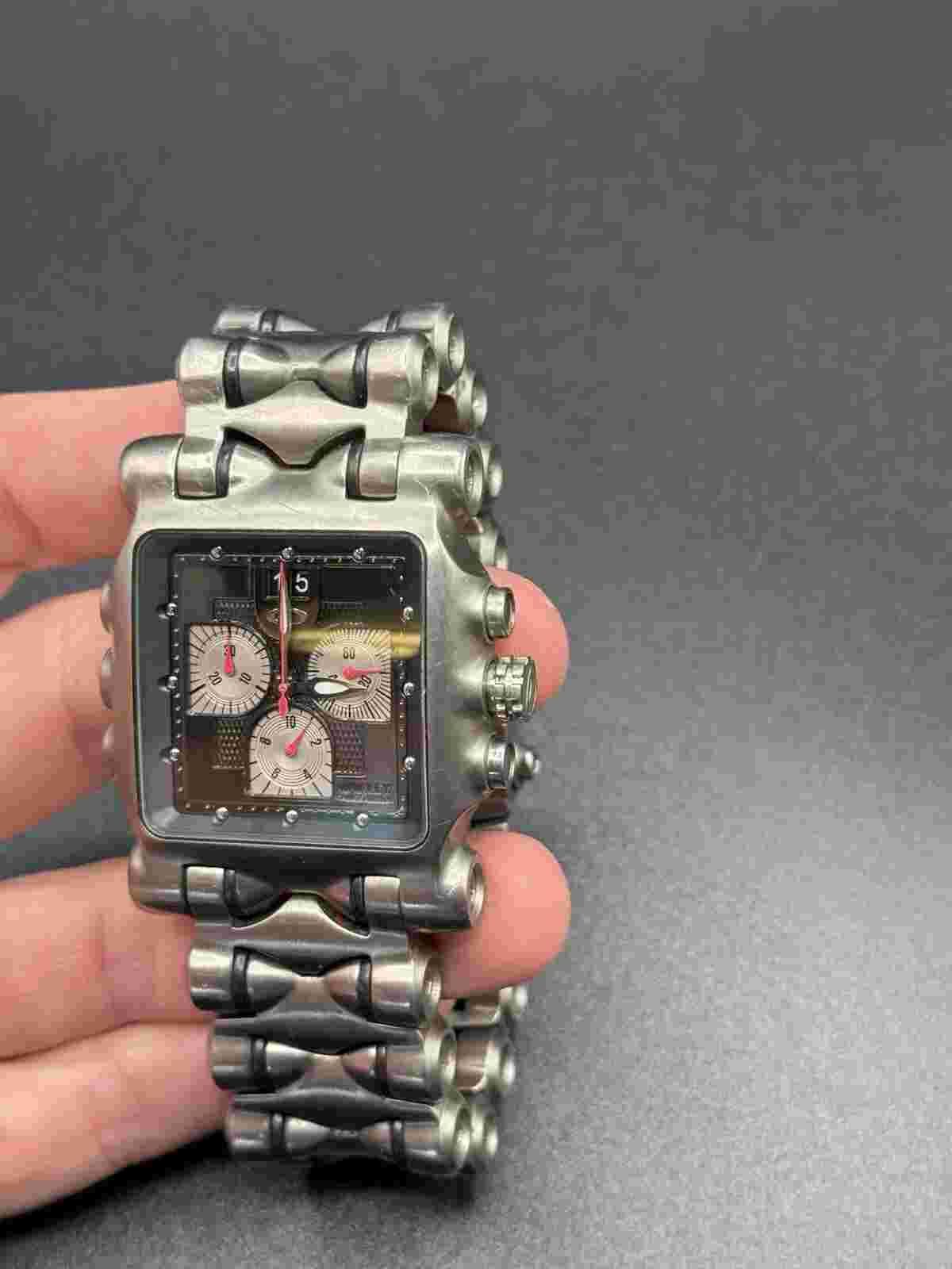 Oakley Minute Machine Titanium Black Silver Subdials Watch