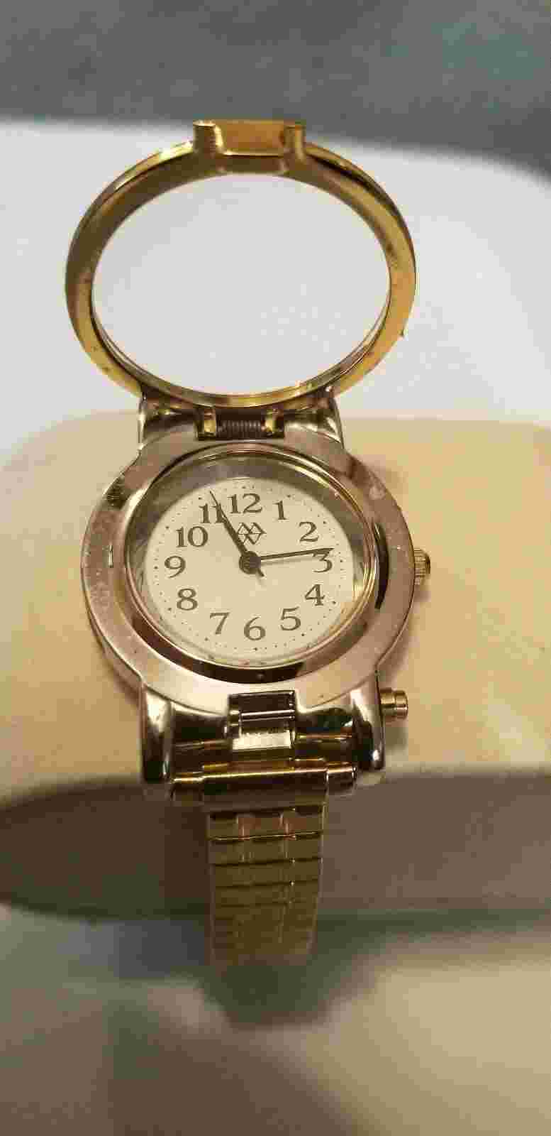Women's Double Len's Wristwatch.  Magna brand Watch.  Q21