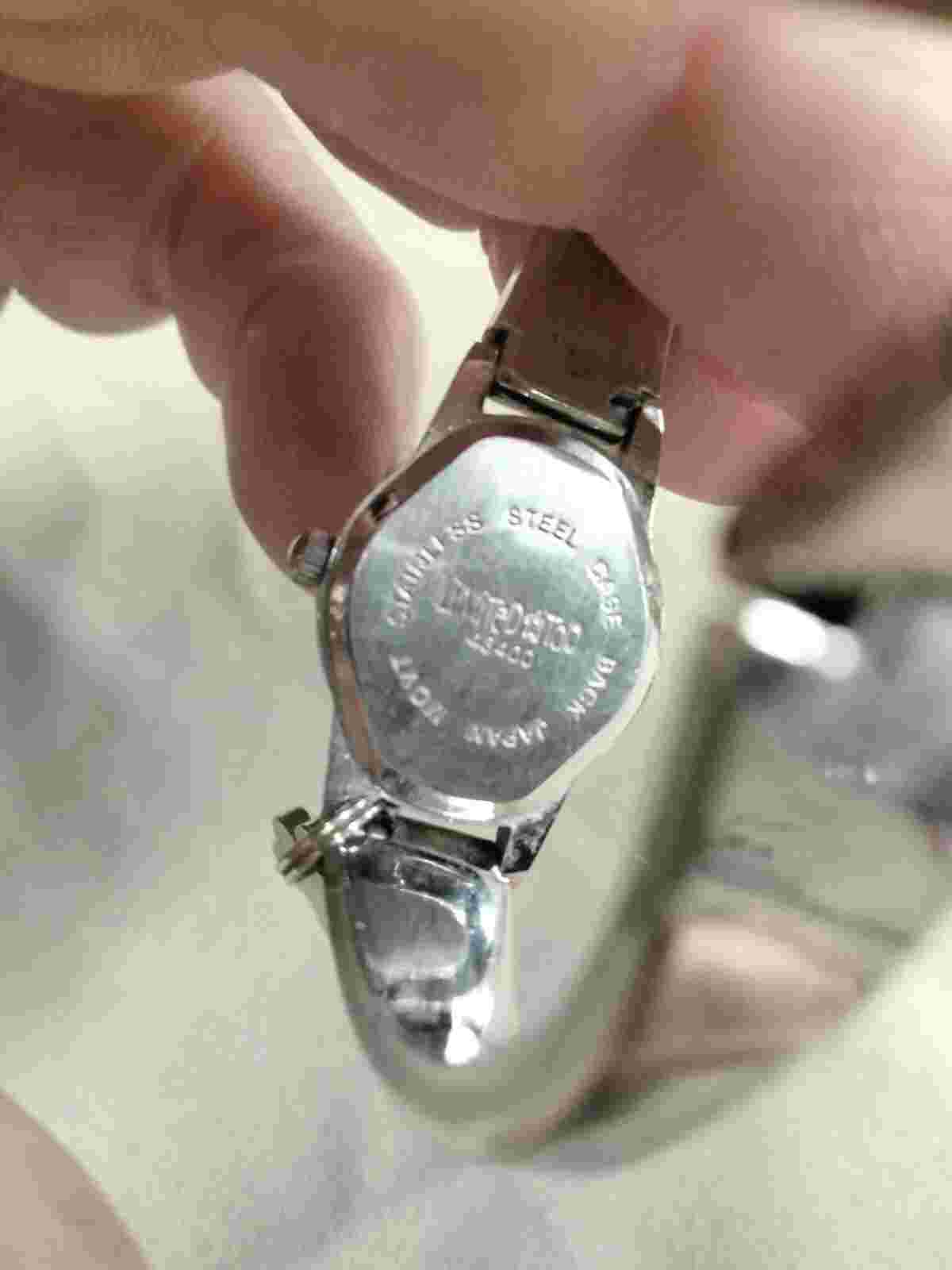 limited too blue face girls watch in very nice condition, new battery free ship